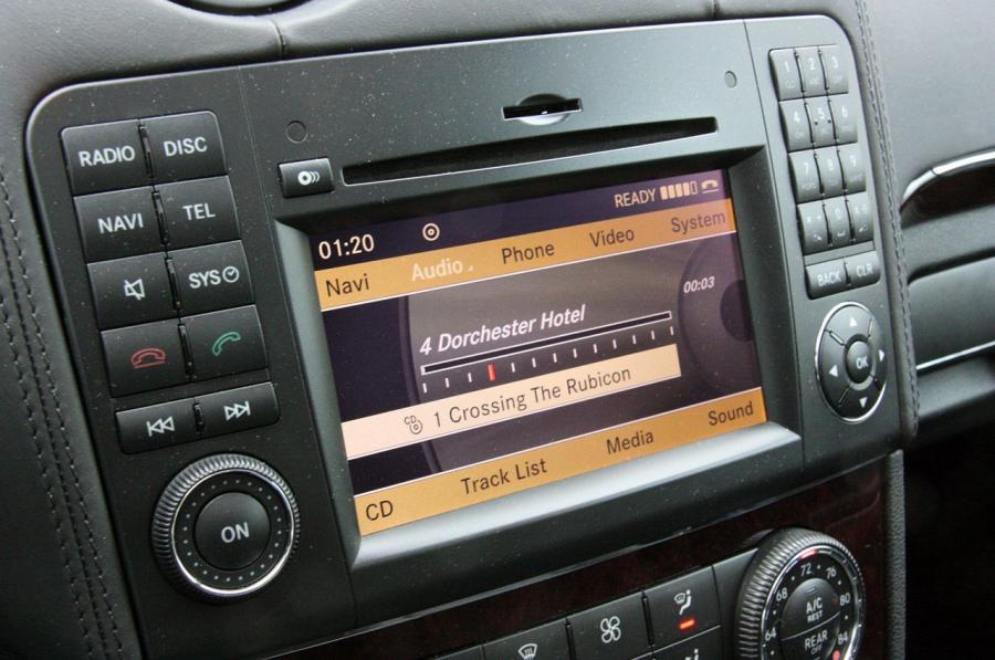  Mercedes-Benz ML63 AMG 2011 года  (фото 19 из 81)